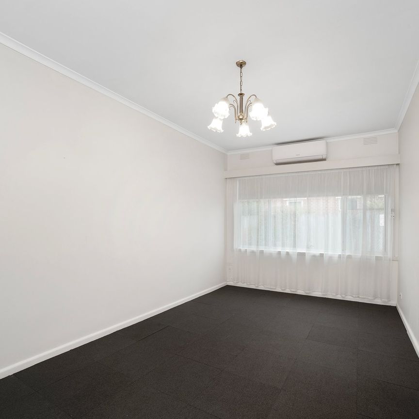 HIDDEN GEM IN THE HEART OF BENTLEIGH ! - Photo 1