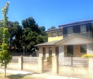 Three Bedroom Townhouse Newport- Garage not available to this property - Photo 6