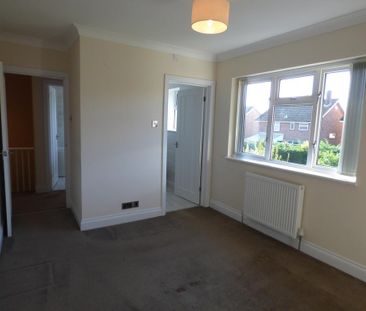 3 bedroom semi-detached house to rent - Photo 4