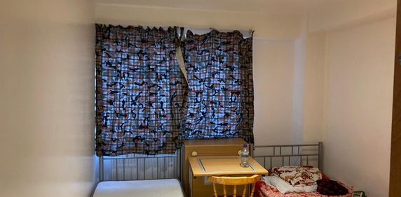 3 Bed Flat, Gales Gardens, E2 - Photo 2