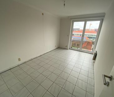 Ongemeubeld appartement met 2 ruime slaapkamers, op de Lippenslaan. - Foto 3