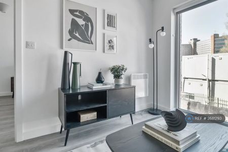 2 bedroom flat to rent - Photo 2