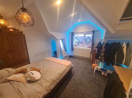 6 Bed - 72 Royal Park Avenue, Hyde Park, Leeds - LS6 1EY - Student - Photo 2