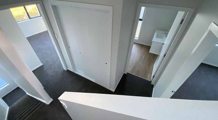 3 Bedroom Home - with a harbour view - Photo 4