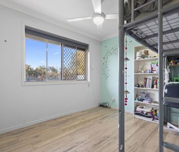 For Lease: Spacious Family Home in a Quiet Cul-de-Sac at Edens Land... - Photo 6