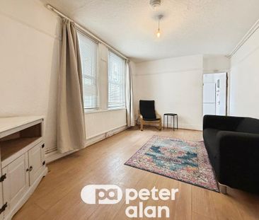 2 bedroom flat to rent - Photo 2