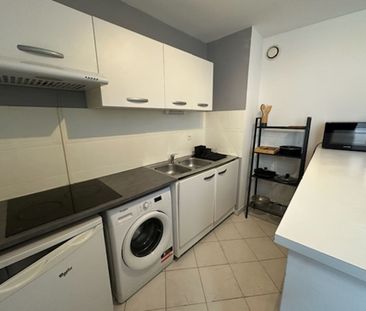 Location Appartement 1 pièce 31m² NIMES 30000 - Photo 3