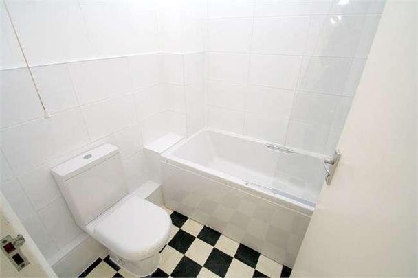 Gresham Road, Staines-upon-thames, TW18 - Photo 1