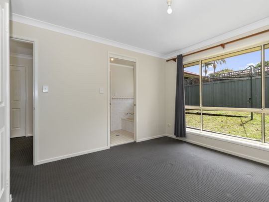 Three Bedroom Townhouse In Peaceful Suburb - Photo 1