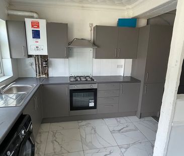 4 Bed Terraced House, Ilfracombe Gardens, RM6 - Photo 5