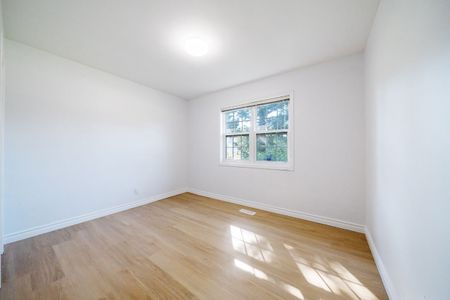 For Lease - 183 Waneta Drive, Oakville, Ontario - Photo 2