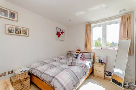 3 bedroom flat to rent - Photo 4