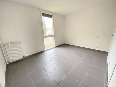Location appartement rénové 5 pièces 81.31 m² à Gigean (34770) - Photo 4