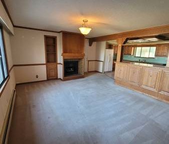 Large Upper Home 3 bed / 2.5 bath in Cloverdale! - Photo 3