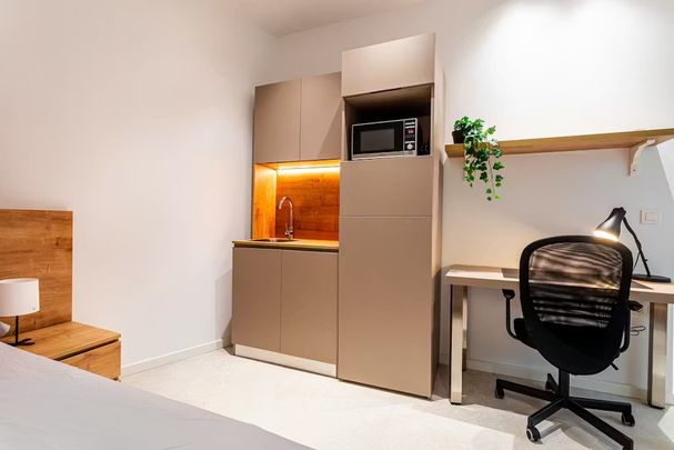 Avinguda de la Constitució, Valencia, Valencian Community 46009 - Photo 1