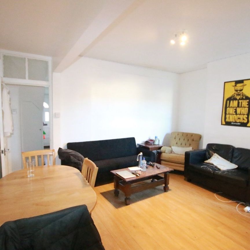4 Bed Terraced House, Blenheim Road, RG1 - Photo 1