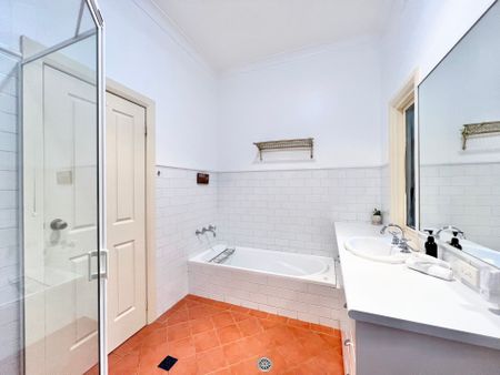 Beautiful and Plenty of Room to Relax! - Furnished & Serviced - Photo 2