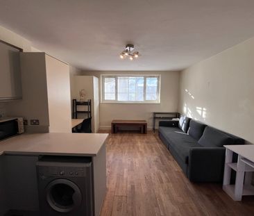 1 Bed Flat, Farm Close, SW6 - Photo 3