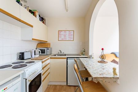 2 bedroom mews to rent - Photo 5