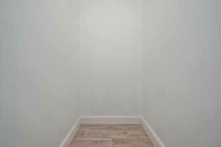 1 Bedroom - Photo 2