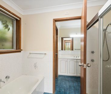 Freshly Updated 3 Bedroom Family Home - Photo 3