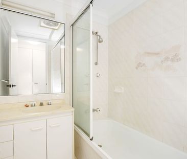 2 Bedroom Renovated Townhouse - Photo 3