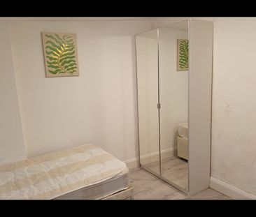 Studio Flat, Dallas Road, NW4 - Photo 4