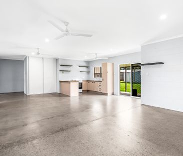 BEAUTIFUL FAMILY HOME WITH MODERN COMFORTS - Photo 3