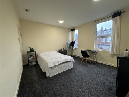 5 bedroom terraced house to rent - Photo 5