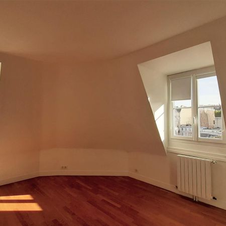 location Appartement F3 DE 84.8m² À PARIS - Photo 3