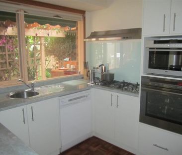 charming 3-bedroom home - Photo 6