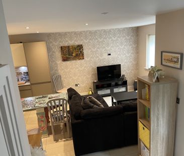 Modern 2 bed ground floor apartment to let in Camberley - Photo 2