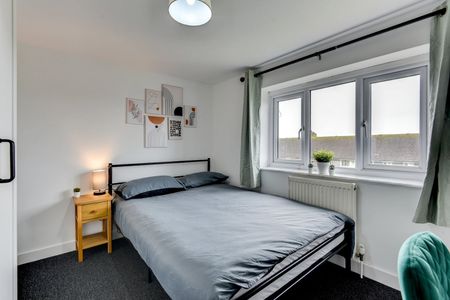 Room in a Shared House, The Crestway, BN1 - Photo 2
