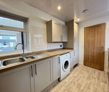 3 bedroom semi-detached house to rent - Photo 6