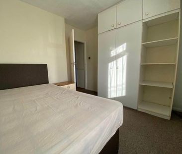 Room in a Shared Flat, Longbridge Road, IG11 - Photo 3