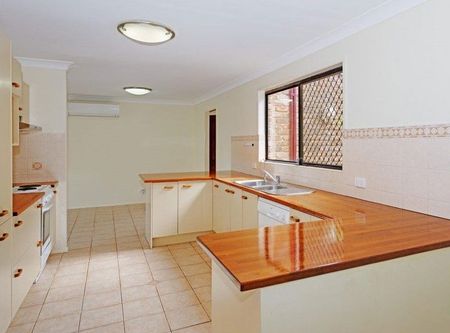 Spacious Family Home in Alexandra Hills - Photo 3