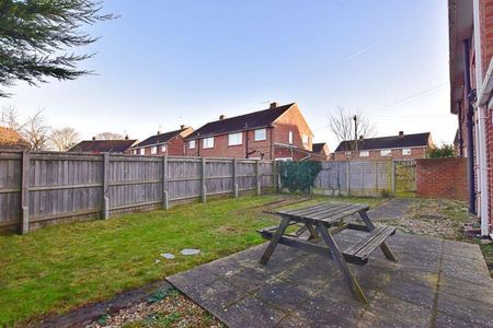 1 bedroom in a house share to rent - Photo 4