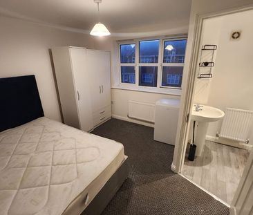 Room in a Shared House, Signal Drive, M40 - Photo 2