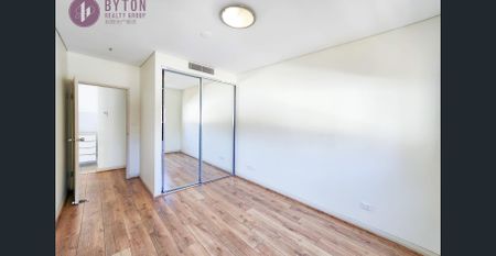 Sun-Drenched Top-Floor Apartment with Iconic City Views! 1 Bedroom apartment with Ducted A/C at Prime Ultimo Location - Photo 3