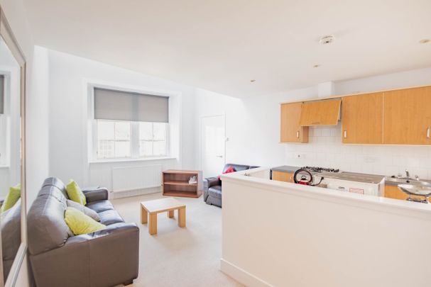 2296L Canongate, Edinburgh, EH8 8DD - Photo 1