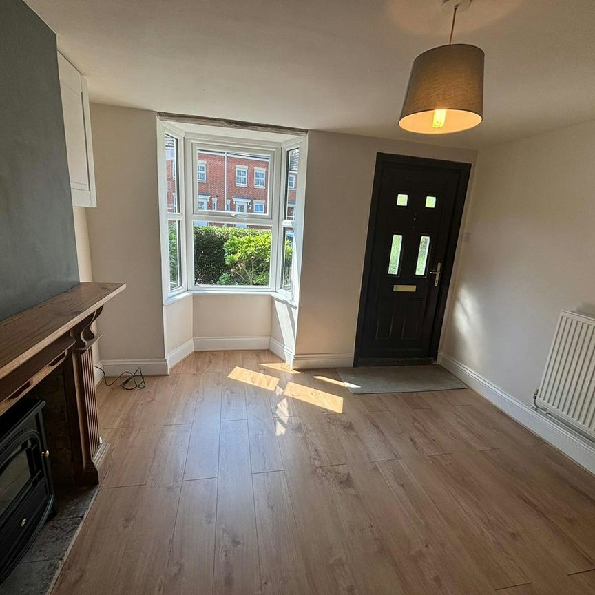 Terraced House to rent on - Photo 1