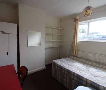 4 bedroom semi-detached house to rent - Photo 1