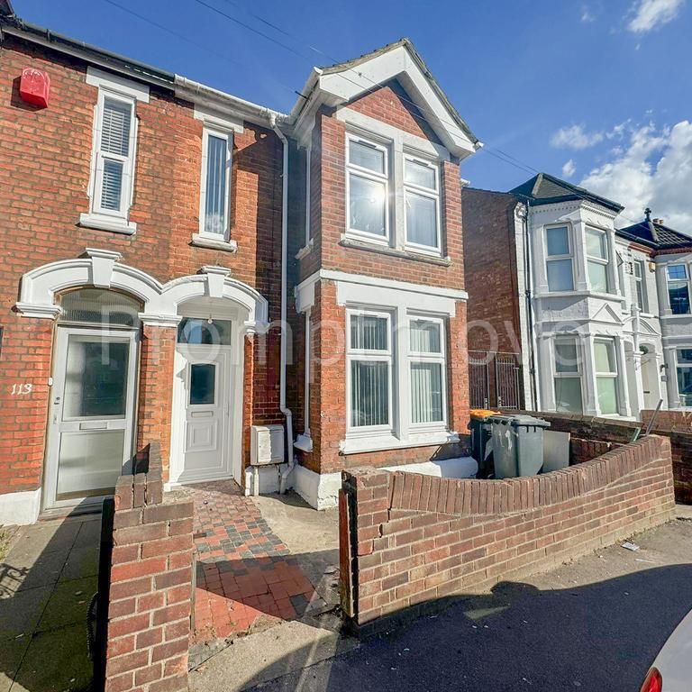 5 bedroom semi-detached house to rent - Photo 1