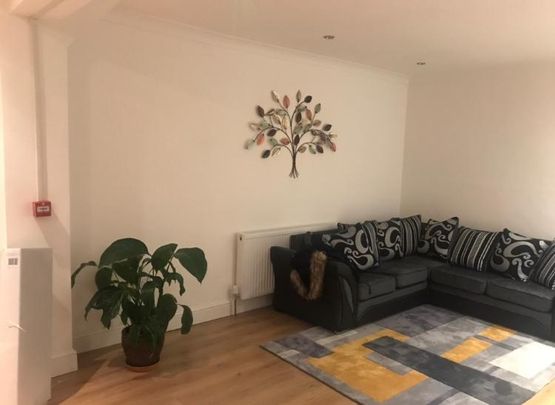 Room in a Shared House, Osterley Gardens, CR7 - Photo 1