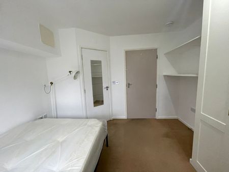 Room in a Shared Flat, Bromley High Street, E3 - Photo 5