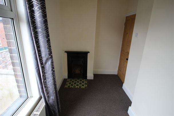 3 Bedroom Terraced House for Rent - Photo 1