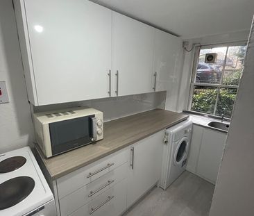 2 Bed Flat, Alfred Terrace, G12 - Photo 1