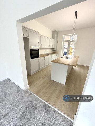 3 bedroom terraced house to rent - Photo 5