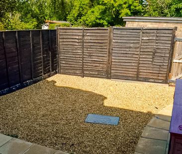 2 bedroom end of terrace house to rent - Photo 2