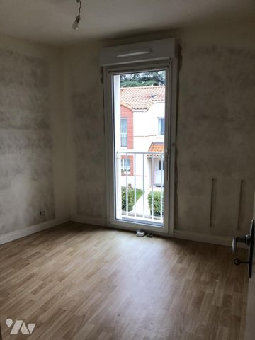 A LOIUER BOUGUENAIS LES COUETS GAUDINIERE - Maison T6 - 4 chambres - garage et jardin - Photo 4